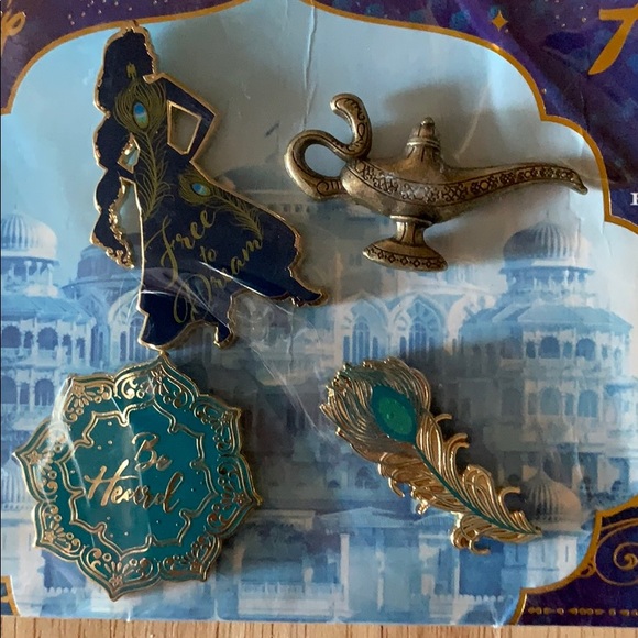 Disney Aladdin Set of 4 Pins - Picture 3 of 3